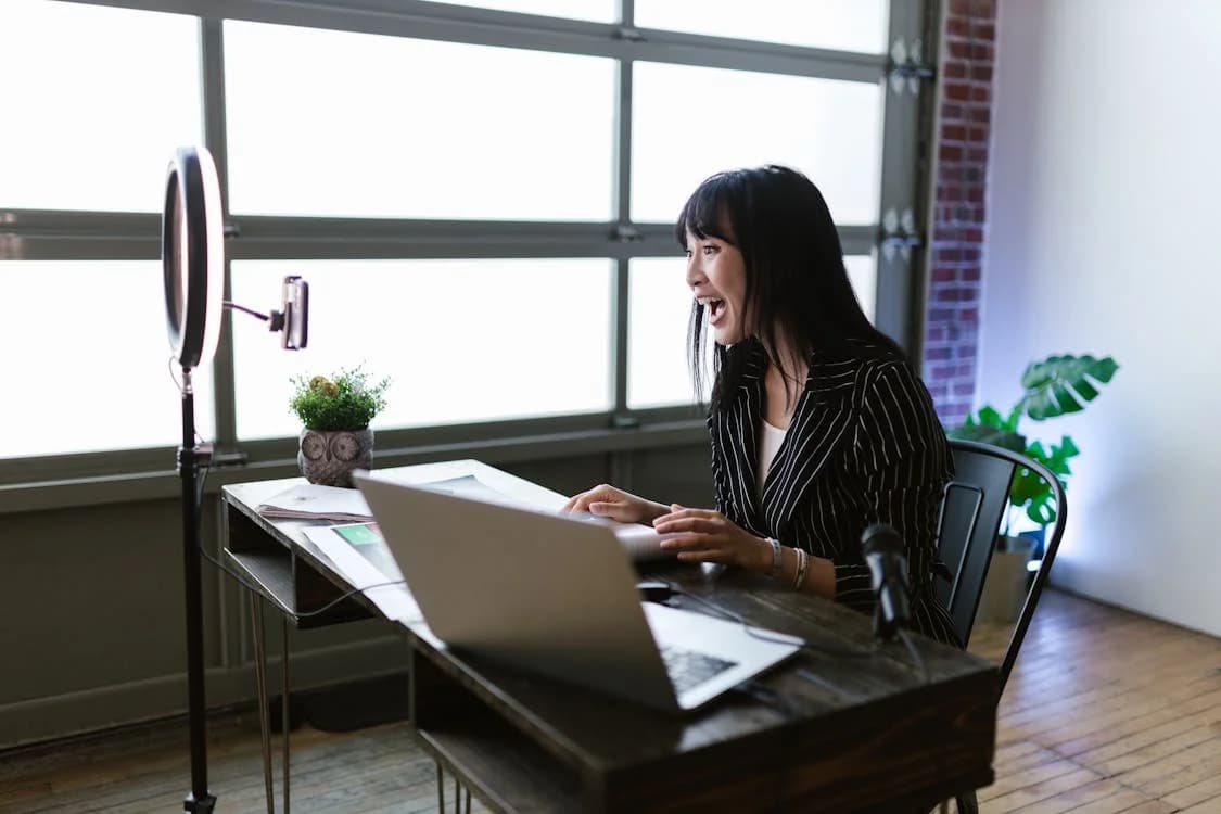 AI-powered mock interview with video recording and feedback